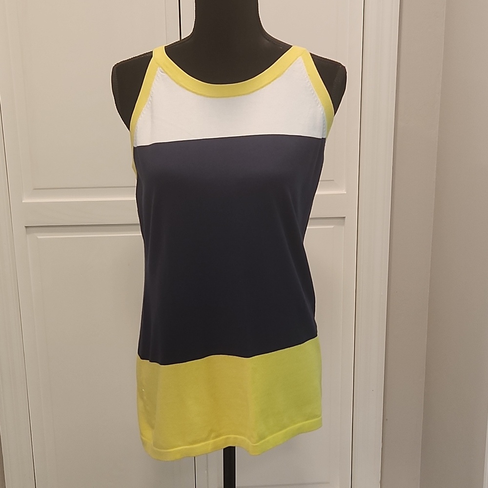 Ladie's sleeveless top